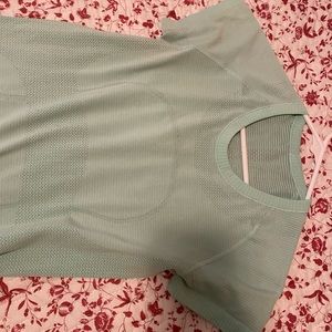 DO NOT BUY Lulu shirt